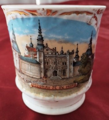 Porcelánový hrnek s motivem Svaté Hory
