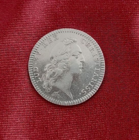 Francouzská stříbrná mince z r. 1740